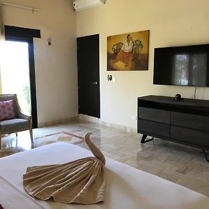 Villa mala escondida
